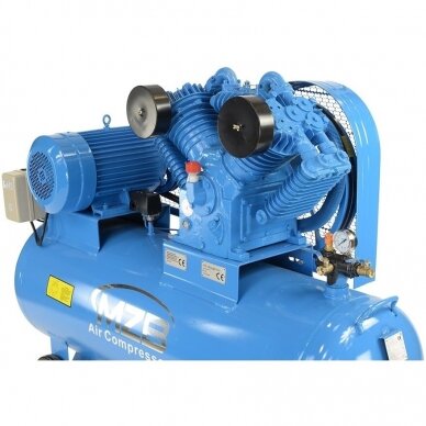 Belt-driven air compressor 300L 1153L/min 12.5bar 2